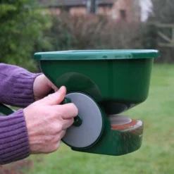 Manuele Strooier Voor Zaden, Meststoffen, ....